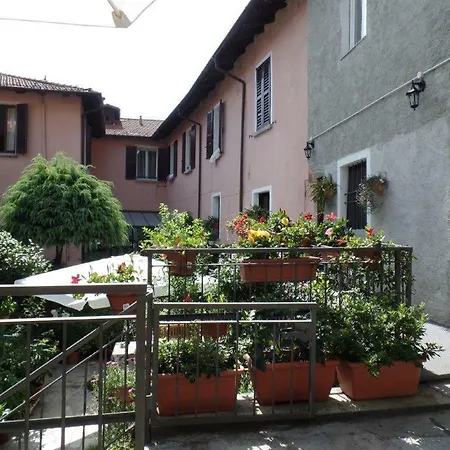 Zia Lina Bed and breakfast Dongo