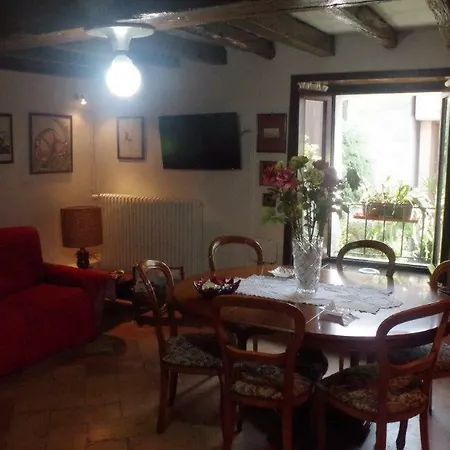 Zia Lina Bed and breakfast Dongo