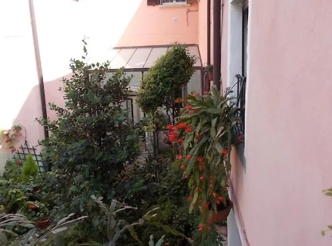 Zia Lina Hotell Dongo